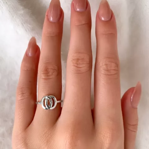 Elegant ring i silver