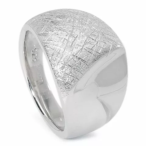 Bred strukturerad ring i silver
