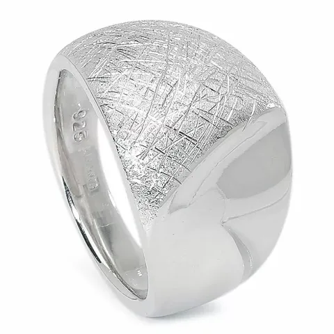 Bred strukturerad ring i silver