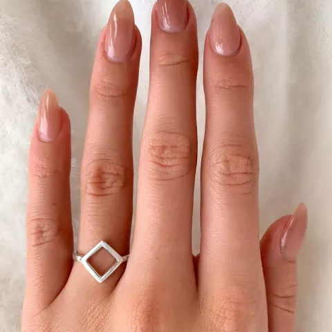Fyrkantigt ring i silver