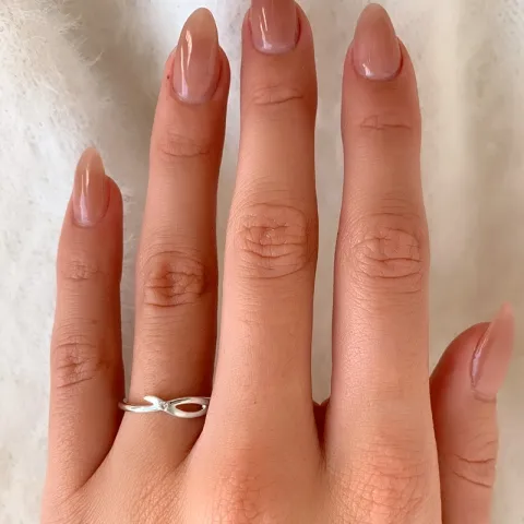 Smal abstrakt ring i silver