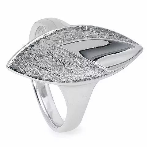 Skulptural strukturerad ring i silver