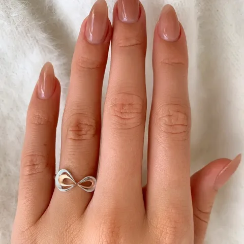 Abstrakt infinity ring i silver med rosabelagt silver