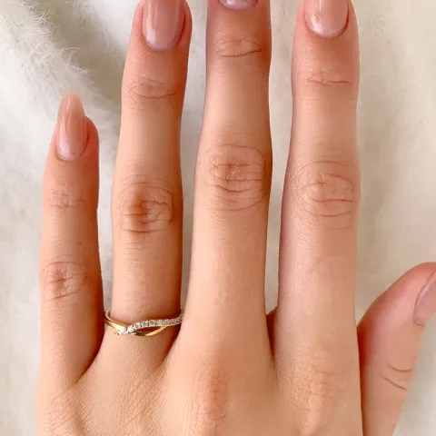 Elegant ring i 9 karat guld