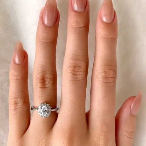 oval vit zirkon ring i silver