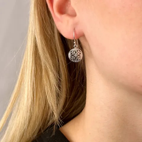 långa örhängen i oxiderat sterlingsilver