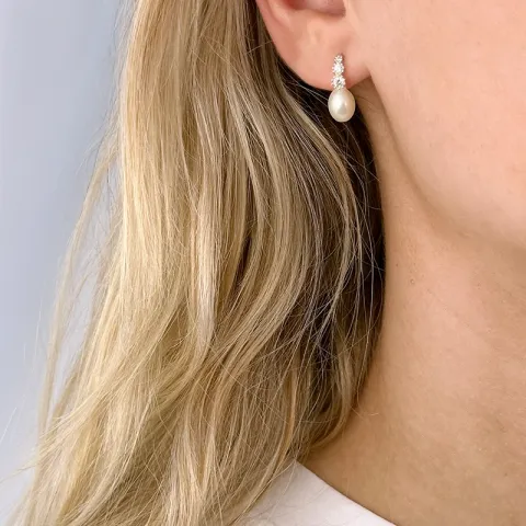 pärla örhängen i silver