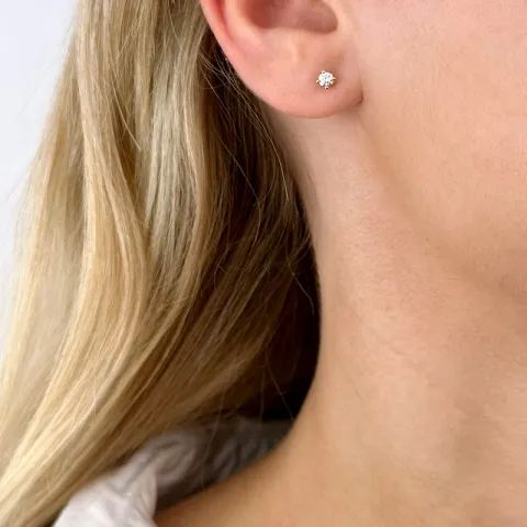 2 x 0,20 ct solitäreörhängestift i 14 karat guld med diamant