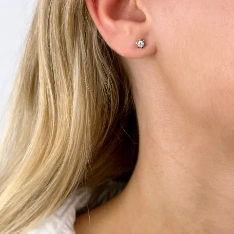 2 x 0,10 ct solitäreörhängestift i 14 karat vitguld med diamant