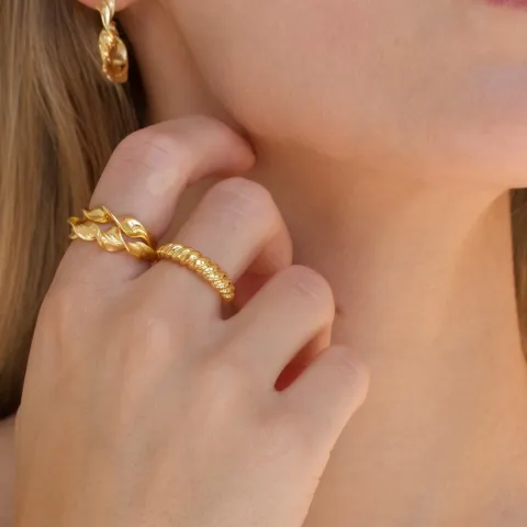 vridet ring i förgyllt silver - Lumé Essence