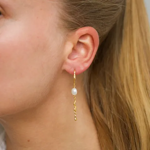 långa pärla halvcreol i förgyllt silver - Lumé Etched