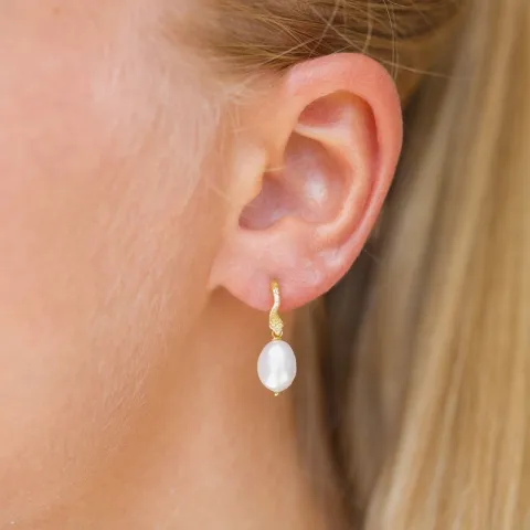 pärla örhängen i förgyllt silver - Lumé Etched