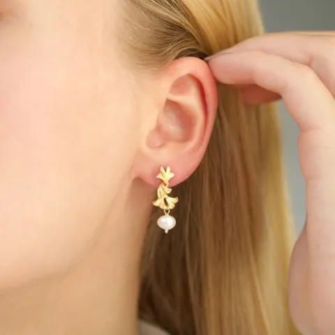 pärla örhängen i förgylld mässing - Eliné