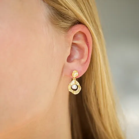 pärla örhängen i förgylld mässing - Eliné