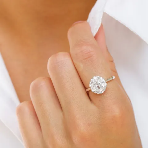 oval zirkon ring i silver