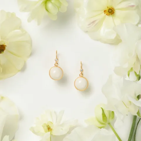 Julie Sandlau Prime Ivory örhängen i förgyllt silver vit kristal