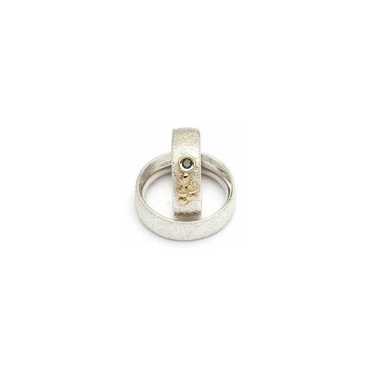 Vigselsringe från rs of scandinav i silver och vanl. guld 0,05 ct