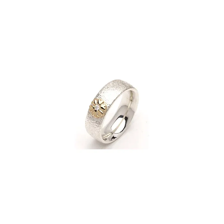 Vigselsring från rs of scandinavi i silver och vanl. guld