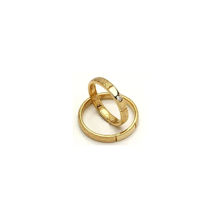 Vigselsringe från rs of scandinav i 14  karat titan och vanl. Guld 0,02 ct