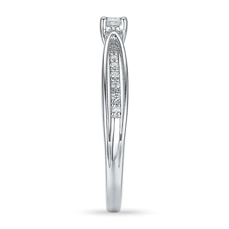 rund diamantring i 14  karat vitguld 0,14 ct