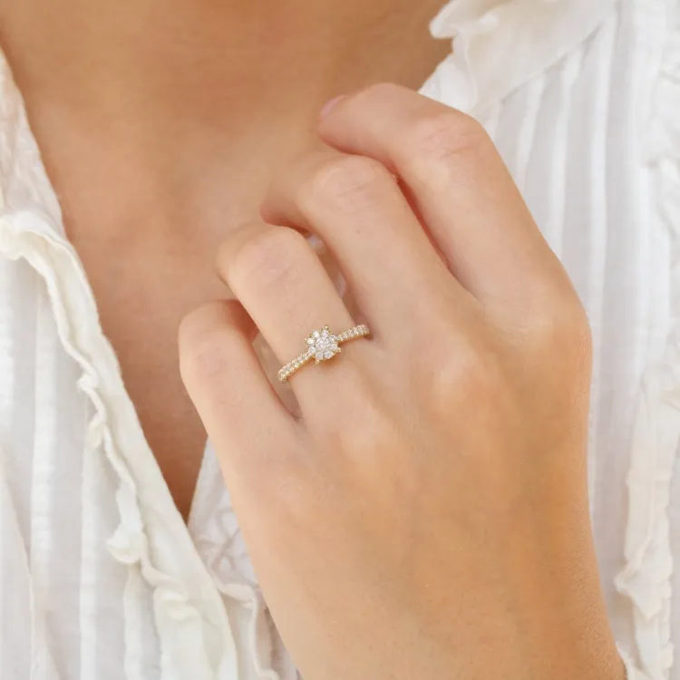 rund diamantring i 14  karat guld 0,10 ct 0,36 ct