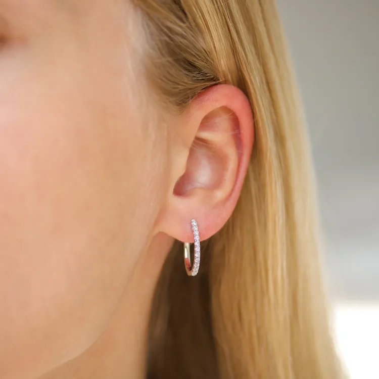 12 mm creol i 14 karat vitguld med diamant 