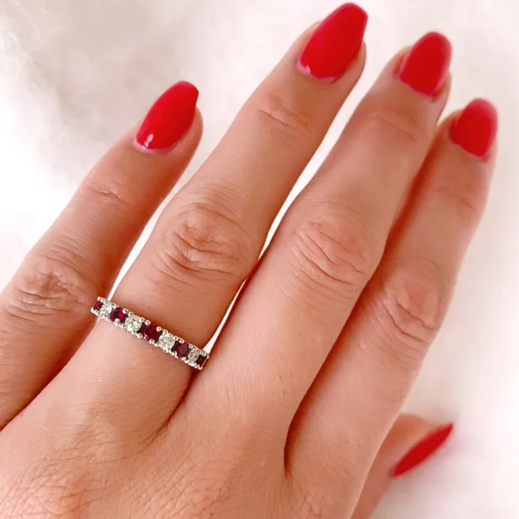 Rubin diamantring i 14 karat vitguld 0,45 ct 0,24 ct