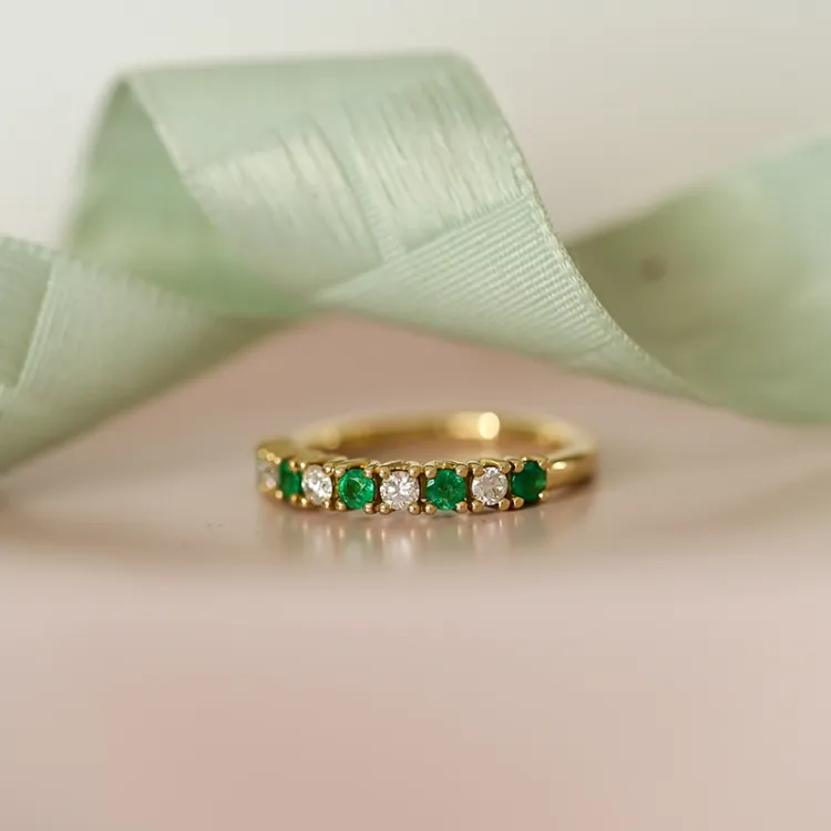 Smaragd diamantring i 14  karat guld 0,40 ct 0,24 ct