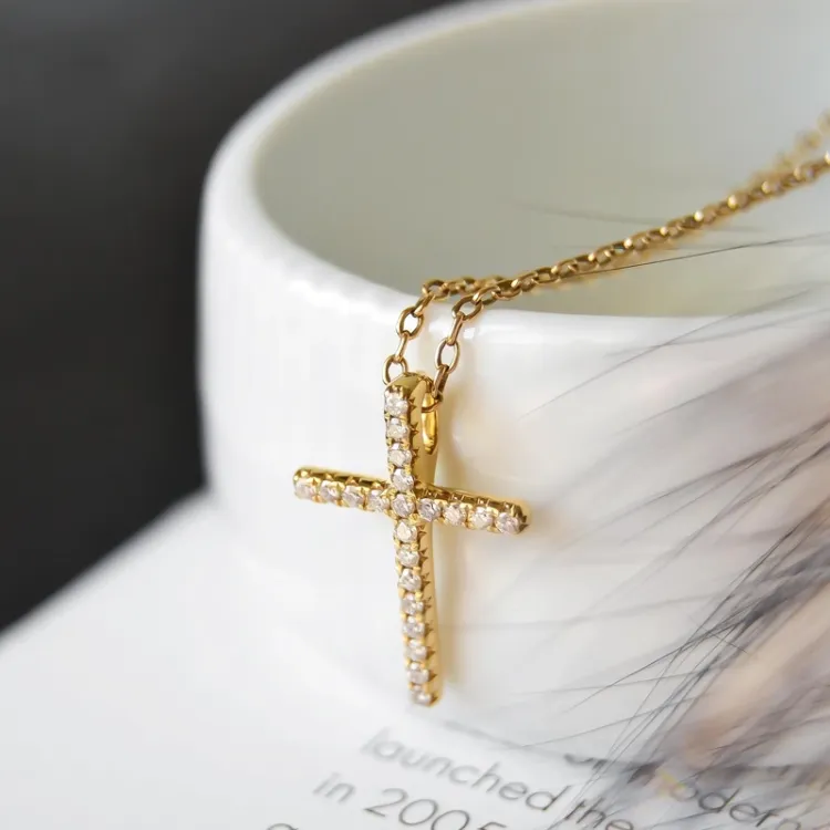 kors diamant hängen i 14  carat guld 0,25 ct