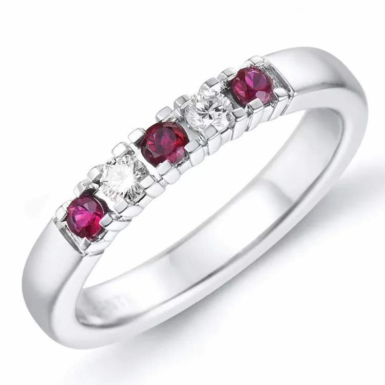 alliancring i 14 karat vitguld 2 x 0,05 ct 0,22 ct