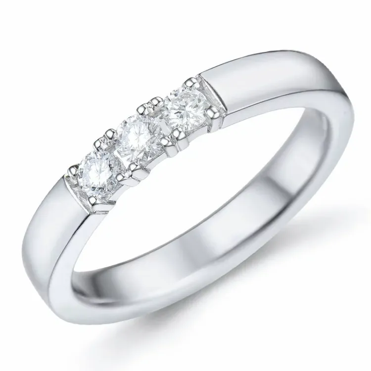 alliancring i 14 karat vitguld 3 x 0,10 ct