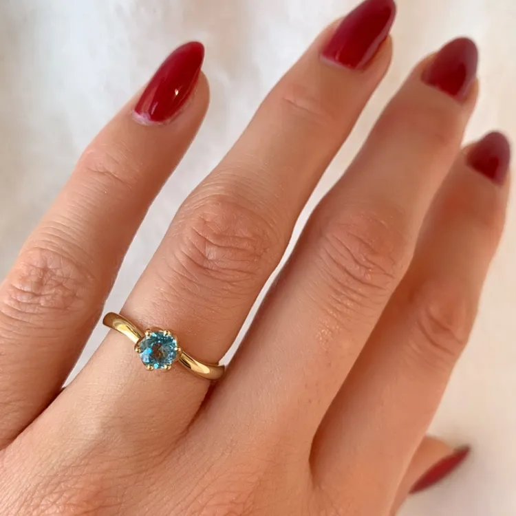 topas solitärring i 9 karat guld 0,65 ct