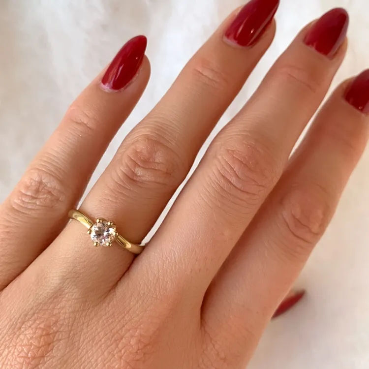 morganit solitärring i 14 karat guld 0,43 ct