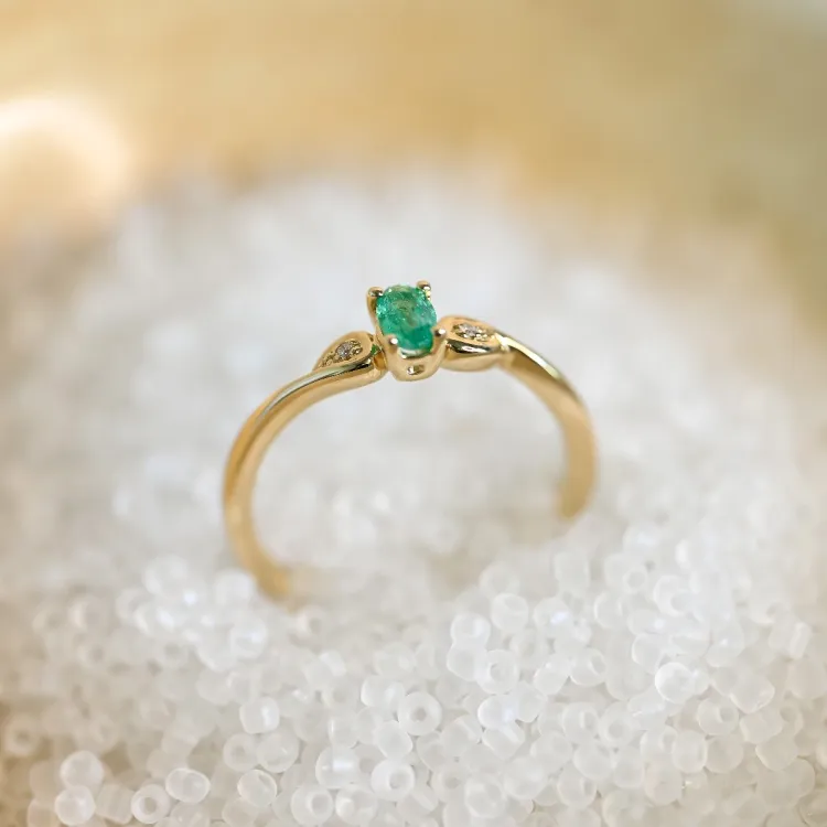 smaragd diamantring i 14  karat guld 0,25 ct 0,008 ct