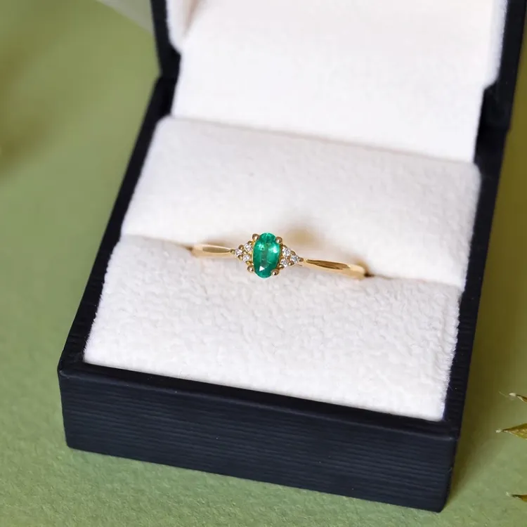 smaragd diamantring i 14  karat guld 0,25 ct 0,03 ct