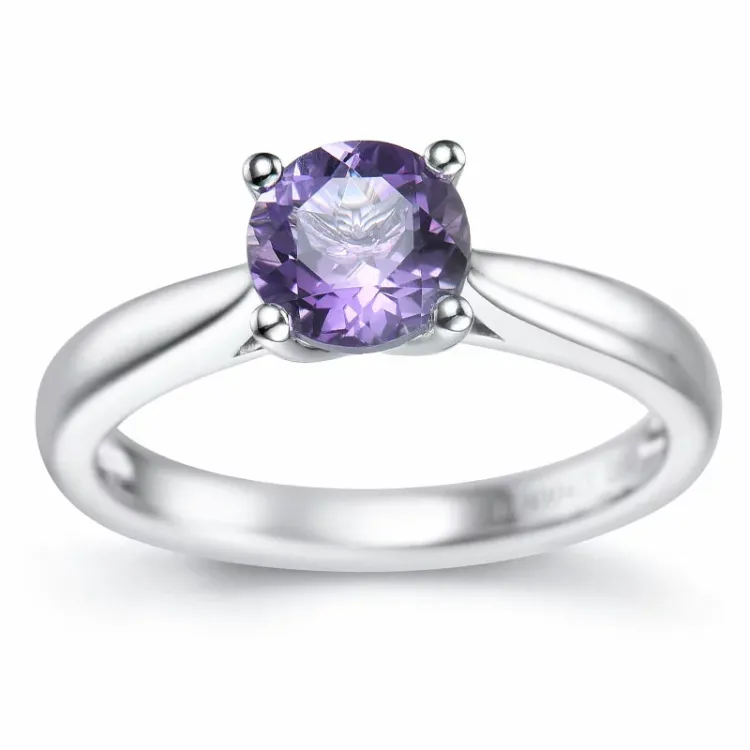 ametist solitärring i 14  karat vitguld 0,95 ct