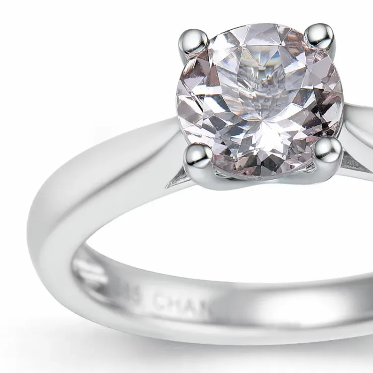 morganit solitärring i 14 karat vitguld 0,98 ct
