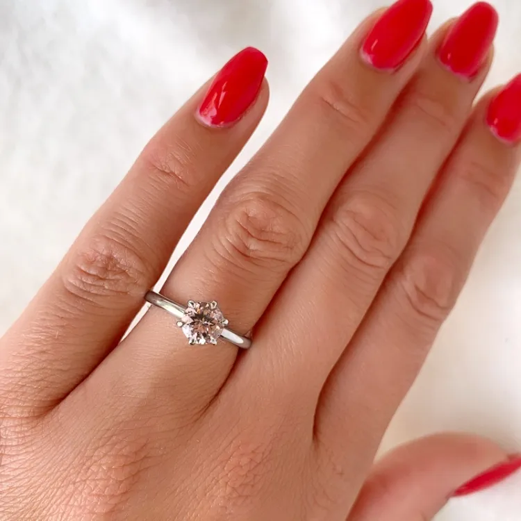 morganit solitärring i 14 karat vitguld 0,98 ct