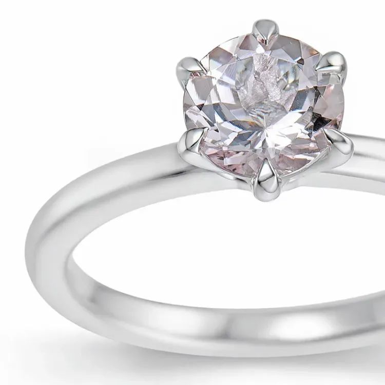 morganit solitärring i 14 karat vitguld 0,98 ct