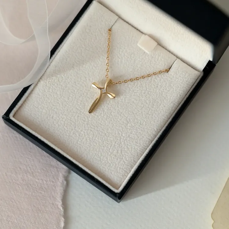 kors diamant hängen i 14  carat guld 0,031 ct