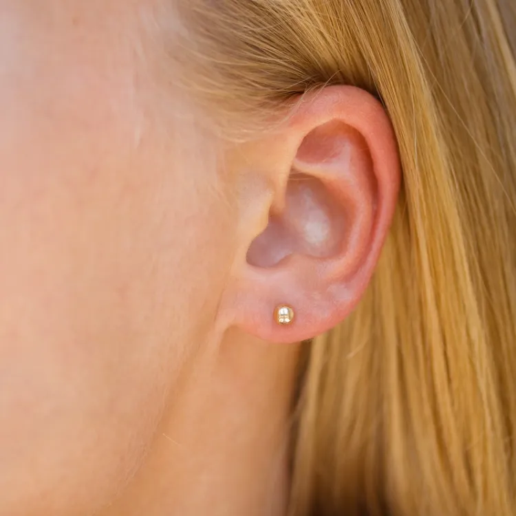 4 mm kula örhängen i 9 karat guld - Gold Collection