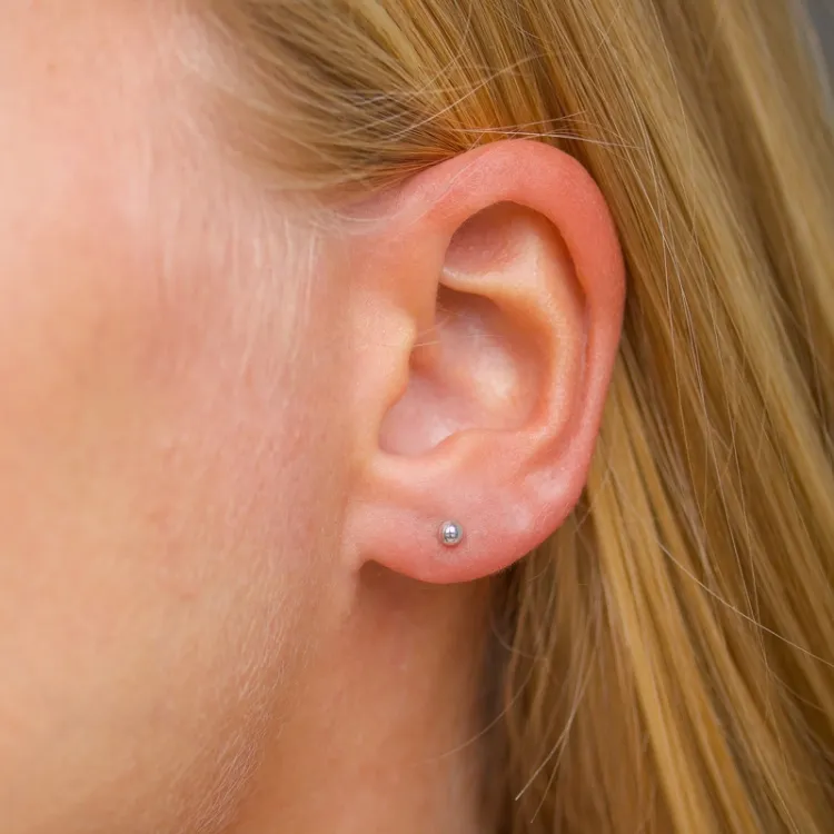 3 mm kula örhängestift i 9 karat vitguld