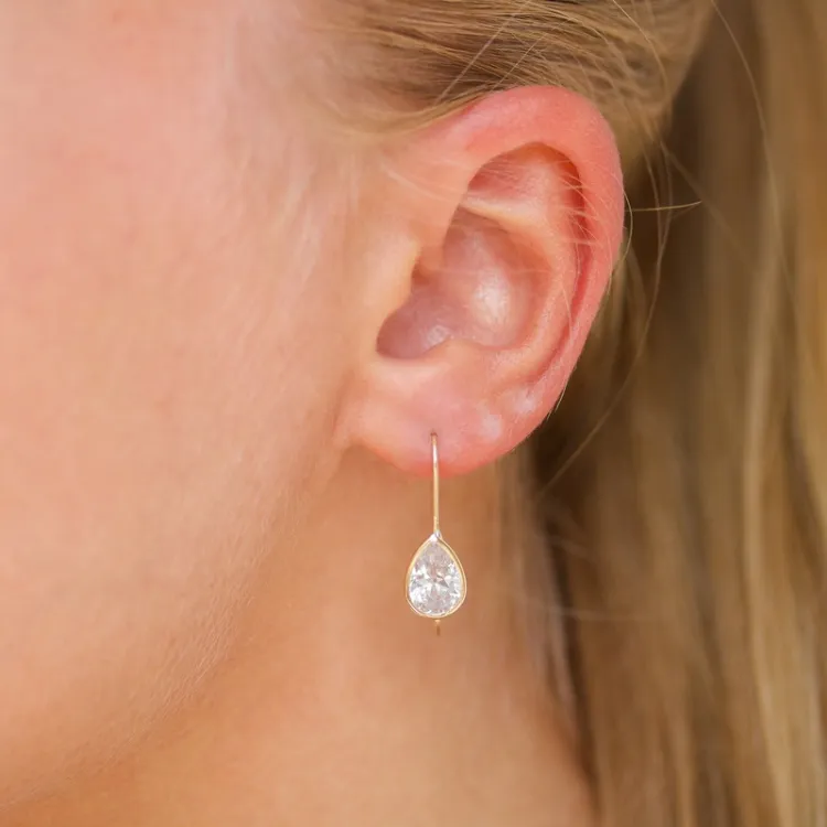 droppe örhängen i 9 karat guld med zirkon - Gold Collection