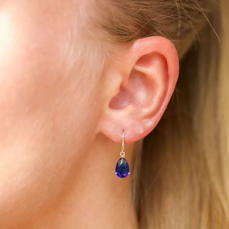 droppe blå örhängen i 9 karat guld med syntetisk safir - Gold Collection