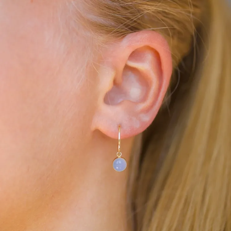 12,5 mm blå creol i 9 karat guld med syntetisk calcedonit - Gold Collection