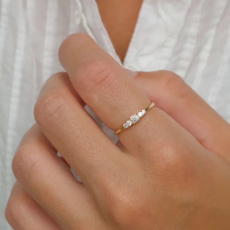 smal vit zirkon ring i 9 karat guld - Gold Collection