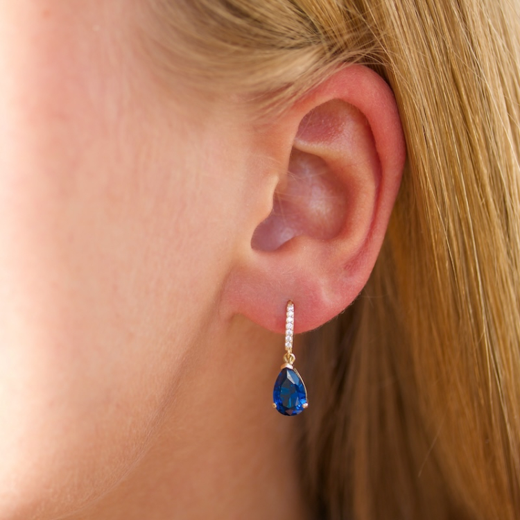 mörkblå örhängen i 9 karat guld med syntetisk safir och zirkon - Gold Collection