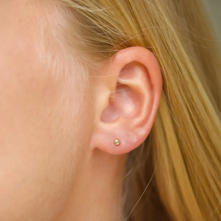 3 mm kula örhängen i 14 karat guld - Gold Collection