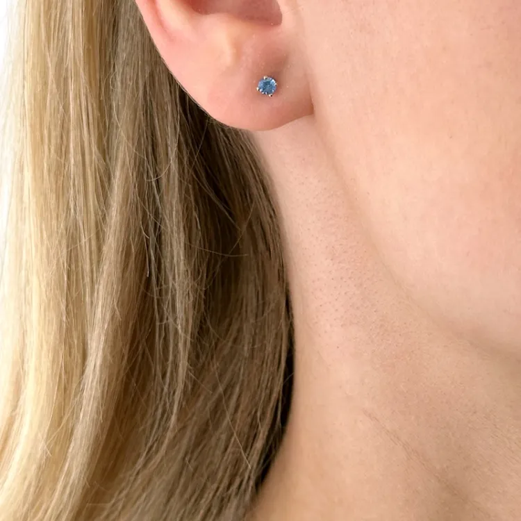 3 mm runda örhängen i 14 karat guld med zirkon - Gold Collection