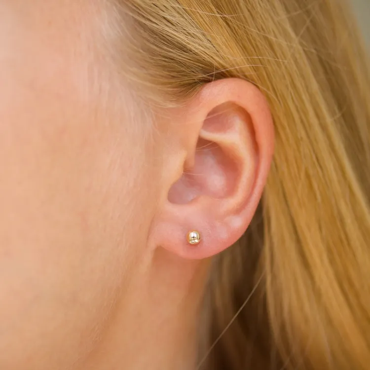 4 mm kula örhängen i 14 karat guld - Gold Collection